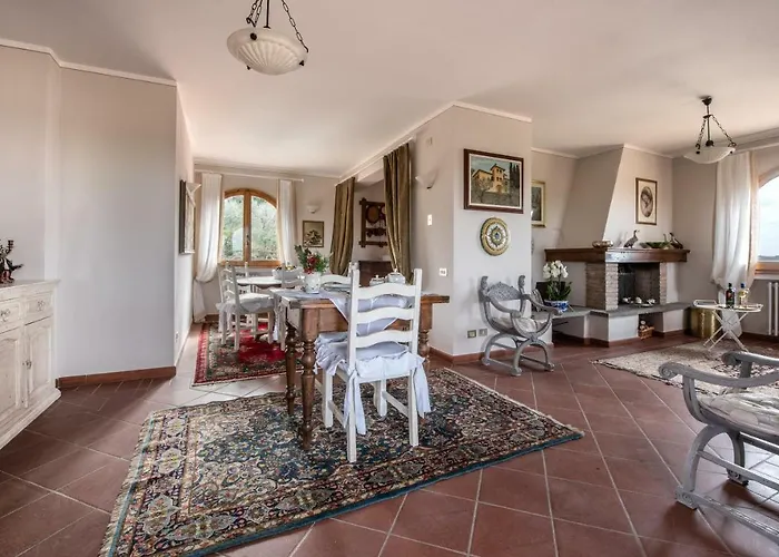 Villa Casale Ugolini *